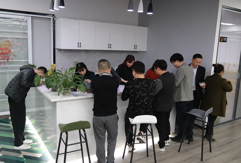 冬至汤圆饺子情，公海7108线路温暖一家亲