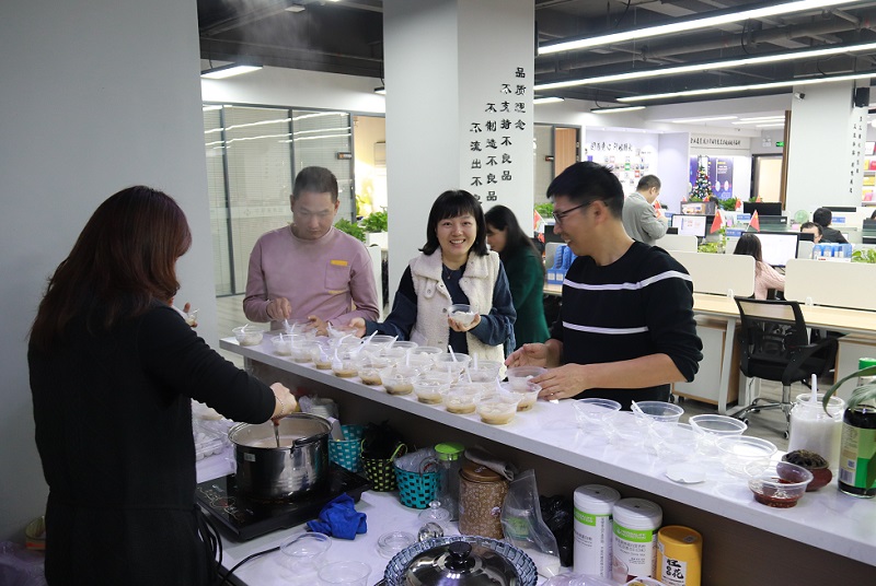 冬至汤圆饺子情，公海7108线路温暖一家亲