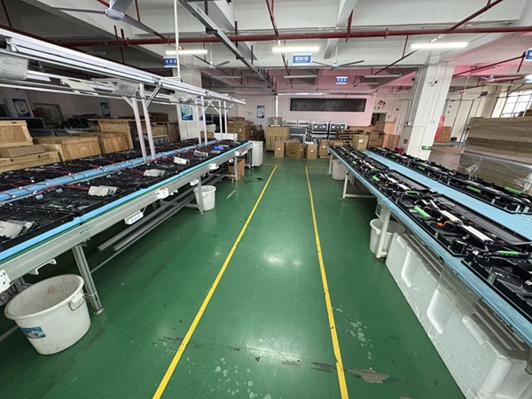 公海7108线路室内P2压铸铝箱体LED显示屏 (1).jpg