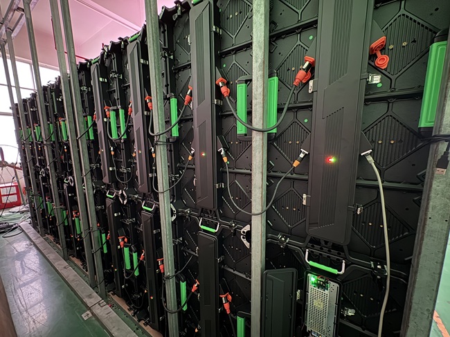 P2.976 LED租赁屏工厂测试实拍-严苛质检流程揭秘 | 公海7108线路